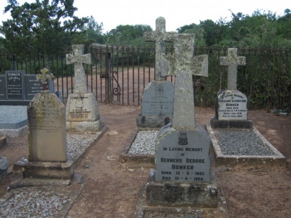 Bowker_Graveyard_ThornKloof
