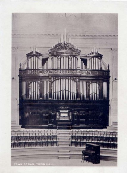Town Organ_ Town Hall-800