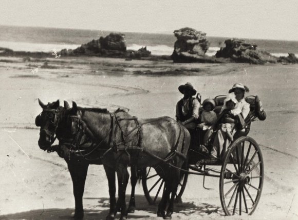 Kasouga  - horse buggy on beach