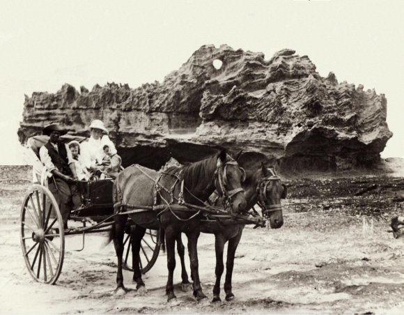 Kasouga - horse buggy  near Ship rock